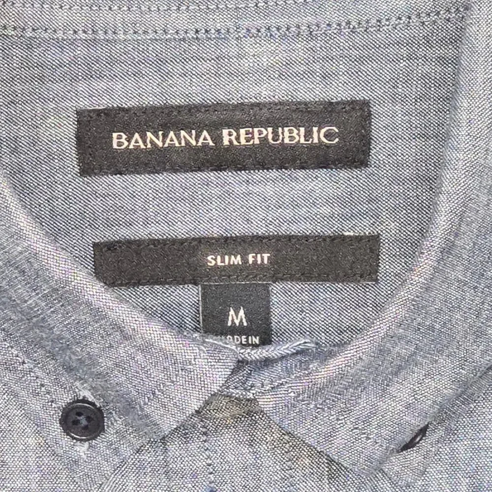 Banana Republic Men’s Button Up Cotton Shirt. Size medium.